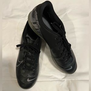 Nike Mens Mercurial Vapor 13
AT7997-001 Black Soccer Turf Shoes Sneakers size 9